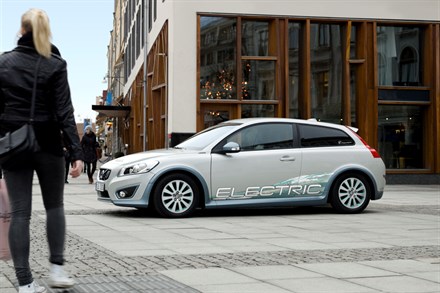 Volvo expose une C30 Electric après un essai d'accident et pour la première fois montre à quoi ressemble une voiture électrique sûre après une collision