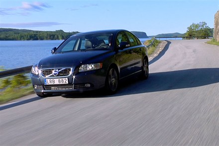 Volvo S40, model year 2012, driving footage (1:58)