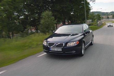 Volvo S80, model year 2012, driving footage (3:10)