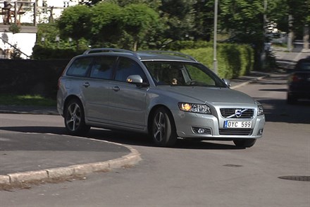 Volvo V50, model year 2012, driving footage (2:14)