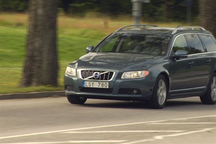 Volvo V70, model year 2012, driving footage (2:11)