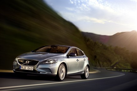 PRODUCTION OF THE ALL-NEW VOLVO V40 STARTS WITH A WARM WELCOME FROM RESIDUAL FORECASTERS