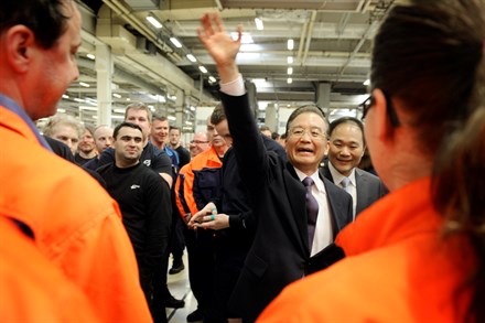 中国国务院总理温家宝访问沃尔沃汽车公司