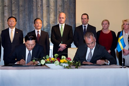 Volvo Car Corporation firma un protocollo d'intesa per una partnership strategica con la China Development Bank Corporation