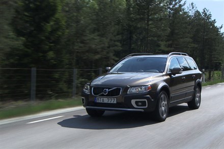 Volvo XC70, model year 2013, driving footage (1:32)