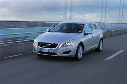 Volvo V60, model year 2013, driving footage (1:38)