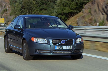 Volvo S80, model year 2013, driving footage (1:54)