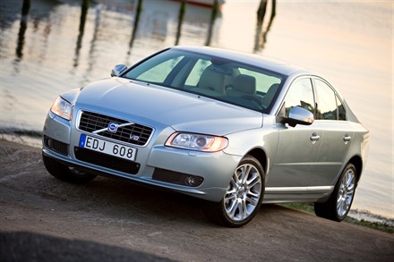 Insurance Institute for Highway Safety Acknowledges Volvo S80 as "Top Safety Pick"