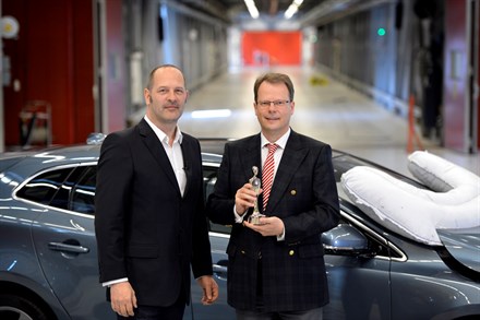 11. Internet Auto Award des Magazins AutoScout24: Volvo Fußgänger-Airbag gewinnt Zukunfts-Sonderpreis