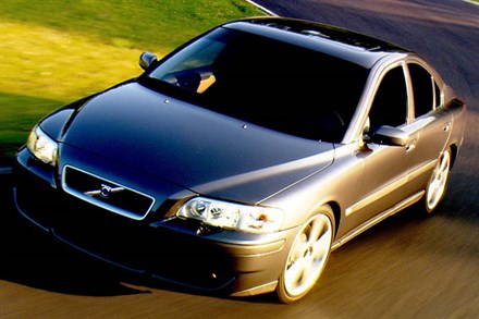 Volvo Announces Pricing for 2004 S60 R and V70 R at the Greater Los Angeles Auto Show