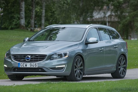 Volvo V60, model year 2014, driving footage