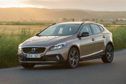 Volvo V40 Cross Country, model year 2014, driving footage