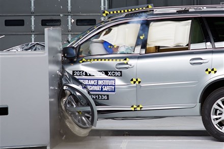 Le XC90 2014 de Volvo mérite un PREMIER CHOIX DE SÉCURITÉ+ aux tests de collision d’IIHS 
