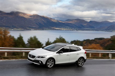 Volvo V40 D4 with new Drive-E powertrains: the most powerful, lowest emission engine in its segment