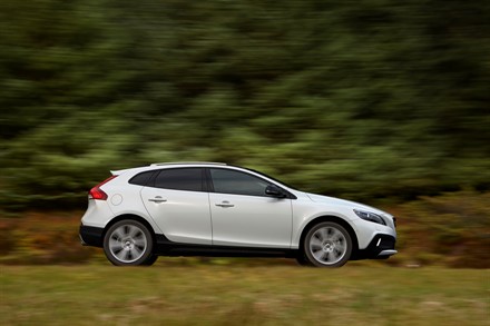 Volvo V40 D4 with new Drive-E powertrains: 190 hp of pure driving pleasure with 99 g/km CO2 emissions