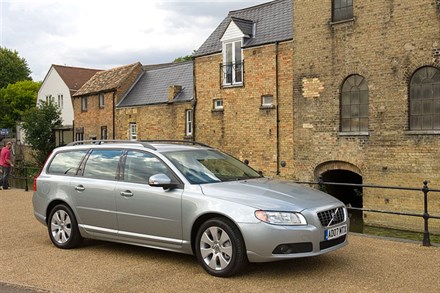 VOLVO REVEALS PRICES FOR THE NEW ENTRY LEVEL 2-LITRE ENGINES IN THE VOLVO V70 AND S80