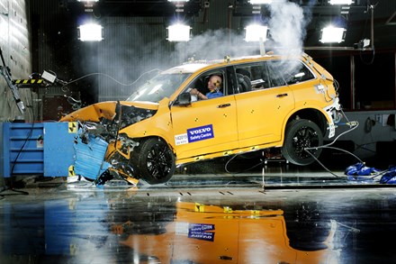 Volvo XC90 – rear-end crash test