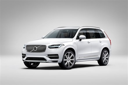 VOLVO XC90 T8 REIGNS SUPREME AT THE STUFF GADGET AWARDS 2015