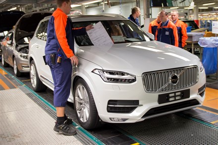 Volvo Cars’ Torslandafabrik startar ett tredje produktionsskift med nära 1,500 nya medarbetare
