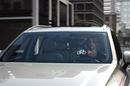 Fahrradhelm und Fahrzeug miteinander vernetzt: Volvo und POC präsentieren neues Sicherheitssystem