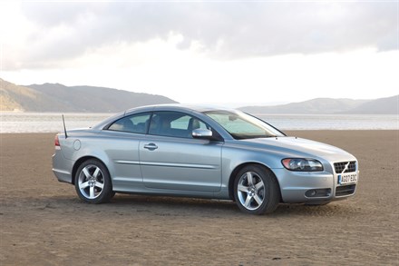 SPRING INTO SUMMER WITH THE VOLVO C70, NOW WITH COMPLIMENTARY RTI NAVIGATION SYSTEM AND KEYLESS DRIVE