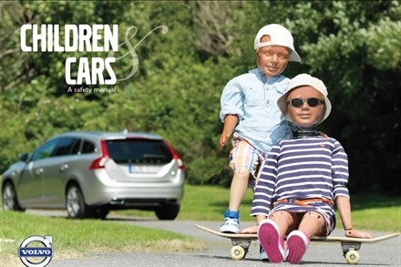 Volvo Car Group lanserer ny utgave av sin prisbelønte håndbok om barnesikring