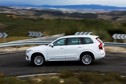 All-new Volvo XC90 named AUTOMOBILE All-Star, collects three more awards