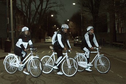 Volvo Car İngiltere, bisikletlilerin güvenliğini artıracak olan “Life Paint” uygulamasını sundu