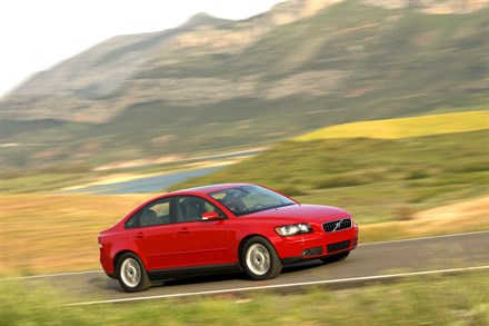 The all-new Volvo S40 – Class-leading safety and dynamic driving wrapped in a stunning design