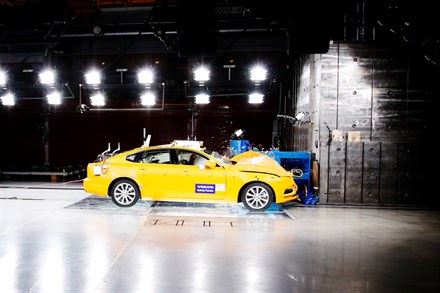 20 Jahre Testen und Lernen für die Sicherheit: Crash-Labor des Volvo Cars Safety Centre feiert Geburtstag