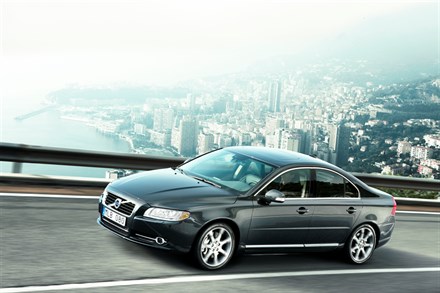 Sports chassis gives enhanced driving pleasure in the Volvo S80 and customers more freedom of choice