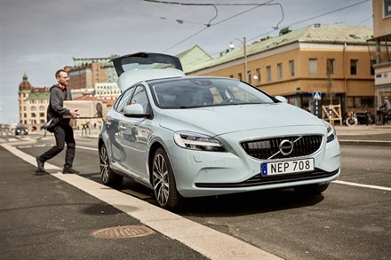 Volvo Cars und Start-up-Unternehmen urb-it liefern Pakete innerhalb von zwei Stunden ins Auto
