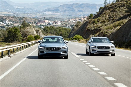La S90 berlina e la V90 station wagon di Volvo Cars in lizza per il riconoscimento Car of the Year 2017