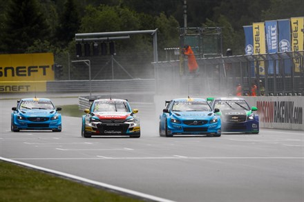 A hard but strengthening WTCC weekend in Russia for Polestar Cyan Racing