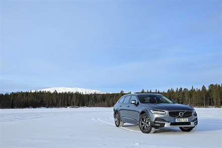 Volvo Cars affiche son côté tous chemins sous les traits du V90 Cross Country