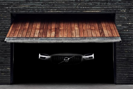 Volvo Cars nya XC60 SUV styr dig automatiskt bort från faran