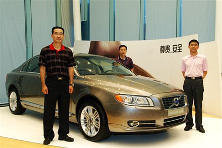 Chinese Astronauts Choose Volvo S80L
