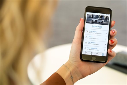 Volvo Cars breidt focus op geconnecteerde diensten uit en onthult opgefriste interface in de nieuwe XC60