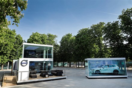 Le nouveau Volvo XC60 au cœur d’une exposition parisienne éphémère, dans le jardin des Tuileries