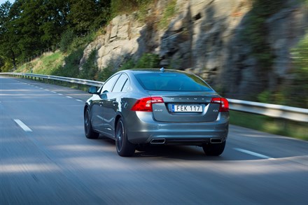 Volvo S60, model year 2016, driving footage