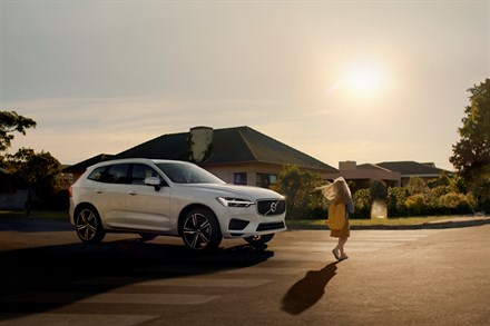 Volvo Cars premiärvisar känslosam kampanj om säkerhet