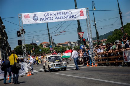 La PV544 Rally Safari Replica stella della grande festa di pubblico per i 90 anni di Volvo al Salone Parco Valentino