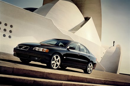 Model Overview:  2005 Volvo S60 R