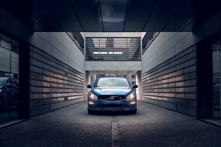 Uppdaterade Volvo S60 och V60 Polestar med aerodynamiska förbättringar i kolfiber som ger 30 procent mer marktryck  