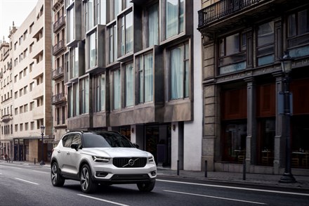 New Volvo XC40 driving footage