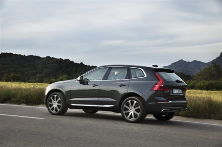 New Volvo XC60 D5 Pine Grey Driving Footage