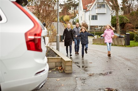 Swedish families help Volvo Cars develop autonomous drive cars - A-roll