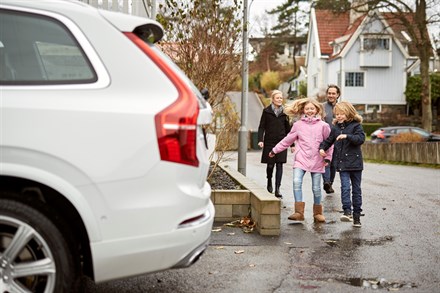 Swedish families help Volvo Cars develop autonomous drive cars - B-roll, Simonovski family