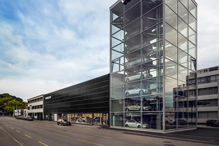 Volvo Vertreter Centra-Garage AG weiht in Basel imposanten „Volvo Tower“ ein