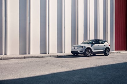 Volvo XC40 Recharge Running Footage 